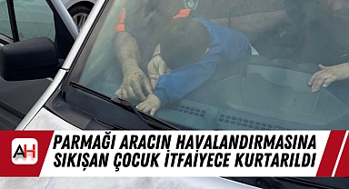 Parmağı Aracın Havalandırmasına Sıkışan Çocuk İtfaiyece Kurtarıldı