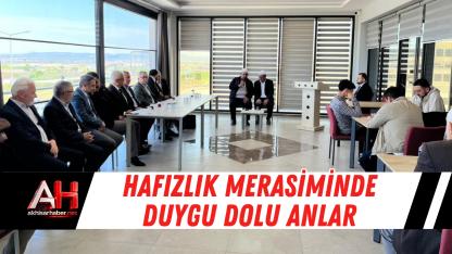 Hafızlık Merasiminde Duygu Dolu Anlar