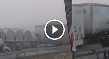 Sis beraberinde kazayı getirdi! Otoyolda 14 araç birbirine girdi!