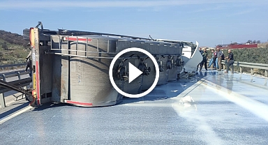 Akhisar'da devrilen tankerden sütler yola serildi