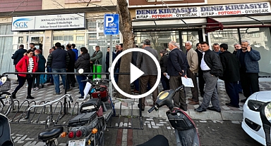 Akhisar SGK önünde EYT kuyruğu: Başvuru için akın ettiler