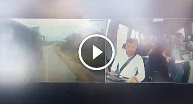 12 kişinin yaralandığı kaza anı kameralara yansıdı