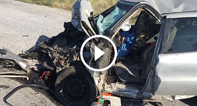 Akhisar'da otomobil ile tır kafa kafaya çarpıştı 1 kişi hayatını kaybetti