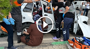 Akhisar'da 1'i hamile 4 kişinin yaralandığı kazanın görüntüleri