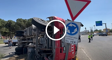 Yangına müdahale etmeye çalışan itfaiye aracı kaza yaptı