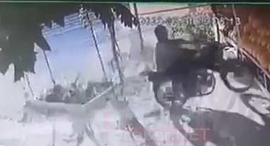 Akhisar'da motosiklet sürücüsü kavun tezgahına daldı