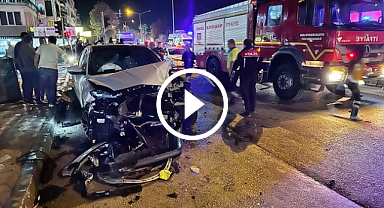 Akhisar Tütün Otel Kavşağındaki kaza anı kameralara böyle yansıdı